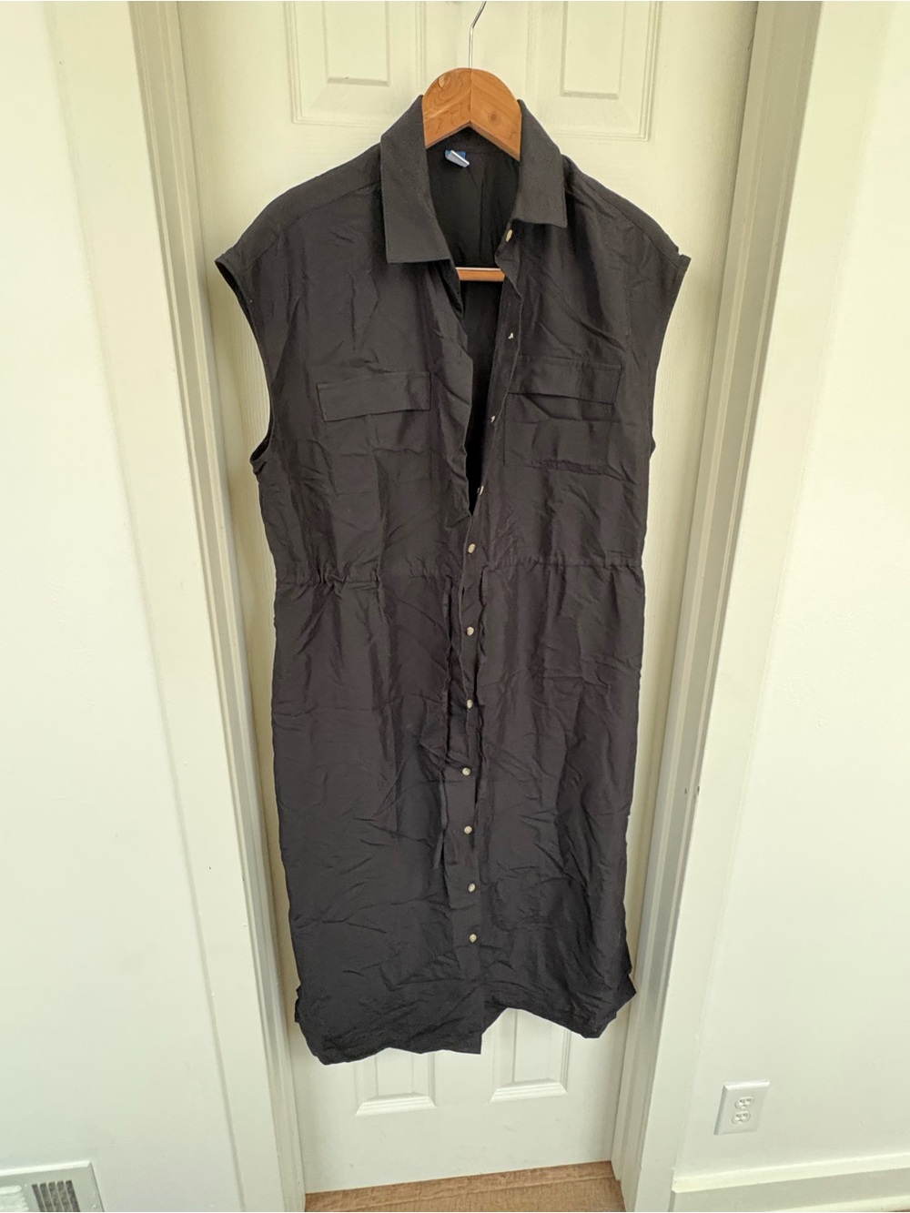 Old Navy Black Sleeveless Button-Down Shirt Dress